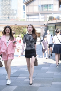 【精选街拍】Vol.2052 肤如凝脂 [89P-875MB]