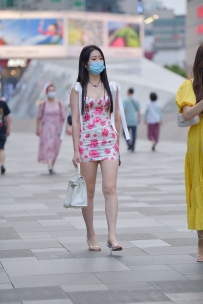 【精选街拍】Vol.3665 粉色碎花连衣裙 [72P-1.19GB]