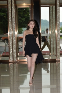 【精选街拍】Vol.2813 黑色抹胸裙 [114P-2.48GB]