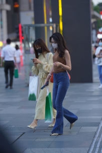 【精选街拍】Vol.2090 喇叭牛仔裤 [62P-863MB]