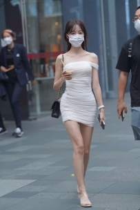 【精选街拍】Vol.2932 白色褶皱修身裙 [108P-1.40GB]