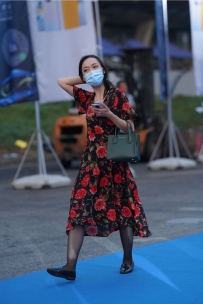 【精选街拍】Vol.2539 花色长裙黑丝 [23P-406MB]