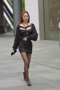 【精选街拍】Vol.2005 褶皱黑裙 [90P+1V-957MB]