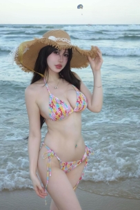 【微密圈】No.095_Tina很妖孽呀_纯欲绑带比基尼_17P