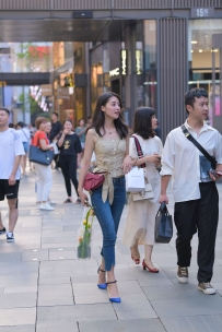 【精选街拍】Vol.3558 温婉优雅牛仔裤 [88P-1.81GB]