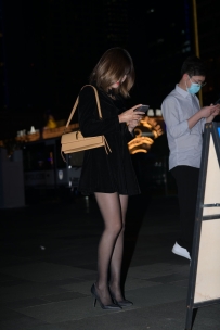 【精选街拍】Vol.3617 简约黑裙搭配 [101P-2.12GB]