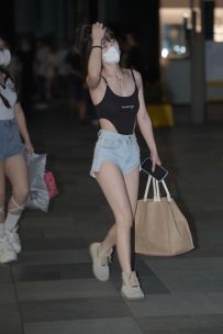 【精选街拍】Vol.2410 蓝色热裤黑色连体衣小蛮腰 [143P+1V-1.81GB]