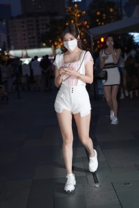 【精选街拍】Vol.2114 可爱粉色系背带裤 [73P+1V-0.98GB]